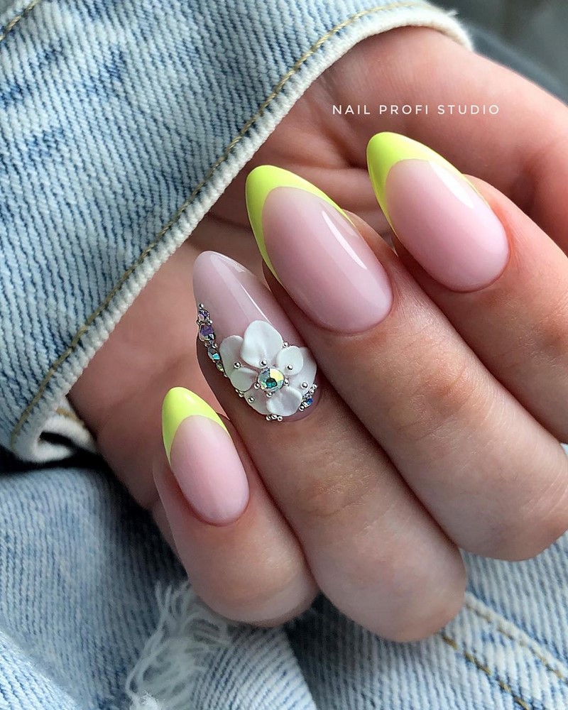 Цветочный маникюр 2026: фото, идеи маникюра с цветами