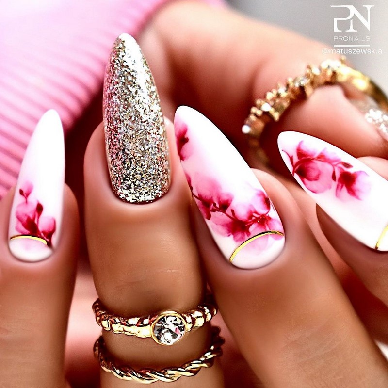 Цветочный маникюр 2026: фото, идеи маникюра с цветами