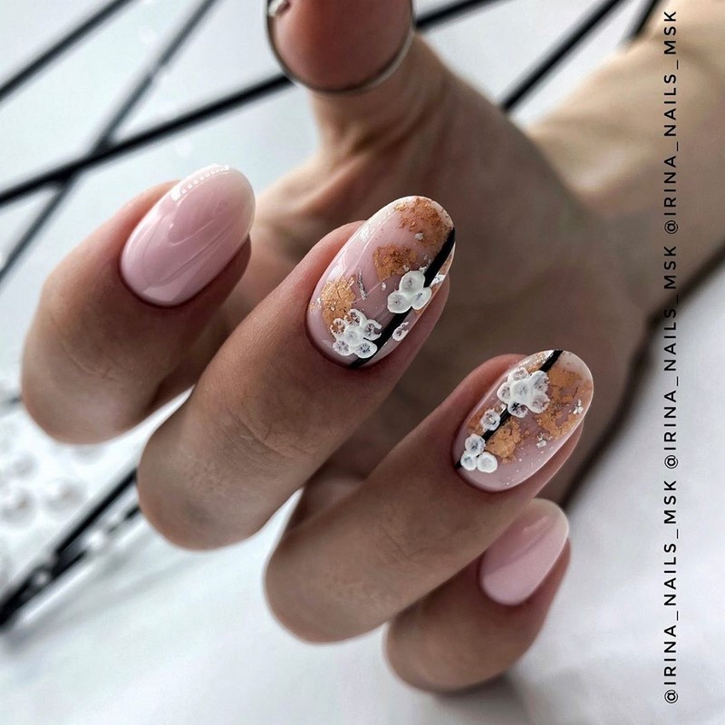 Цветочный маникюр 2026: фото, идеи маникюра с цветами