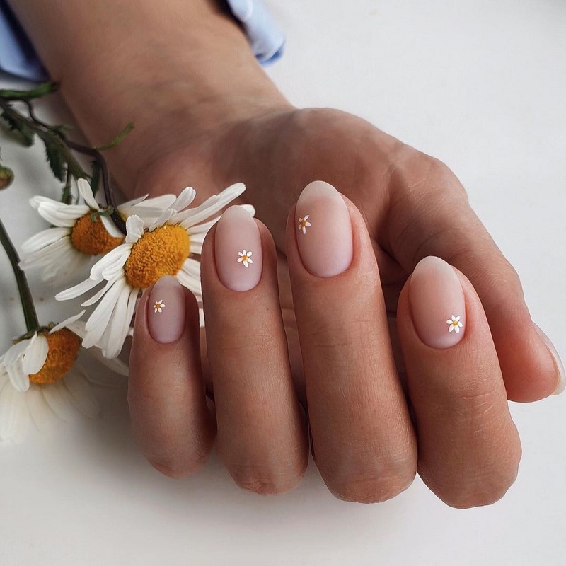 Цветочный маникюр 2026: фото, идеи маникюра с цветами