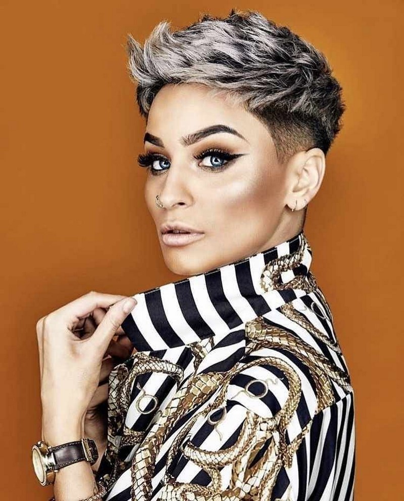 Самые модные челки 2026: фото стрижек с челкой