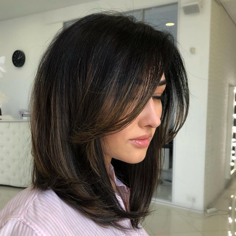 Самые модные челки 2026: фото стрижек с челкой