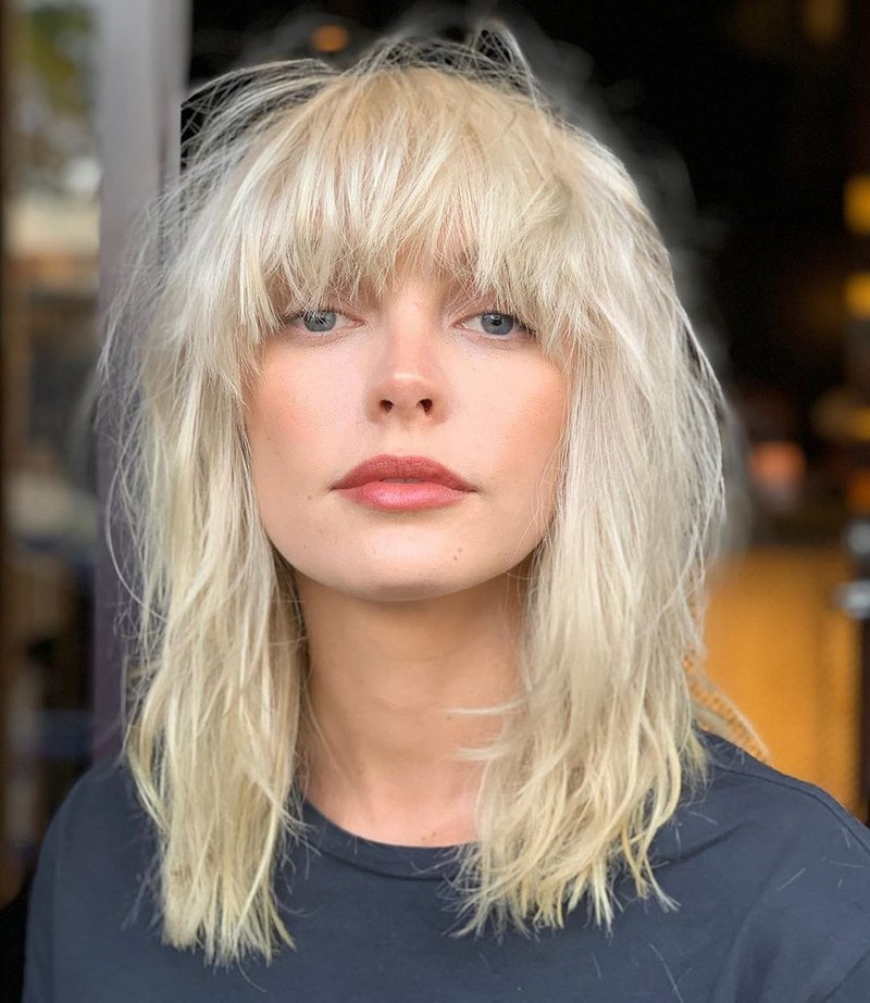 Самые модные челки 2026: фото стрижек с челкой