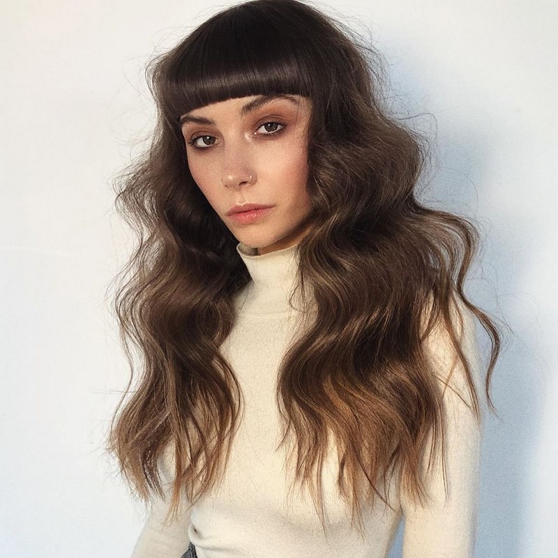 Самые модные челки 2026: фото стрижек с челкой