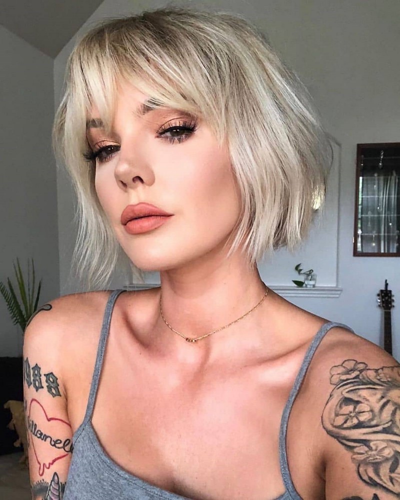 Самые модные челки 2026: фото стрижек с челкой