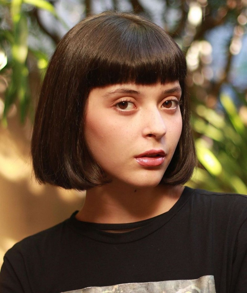 Самые модные челки 2026: фото стрижек с челкой