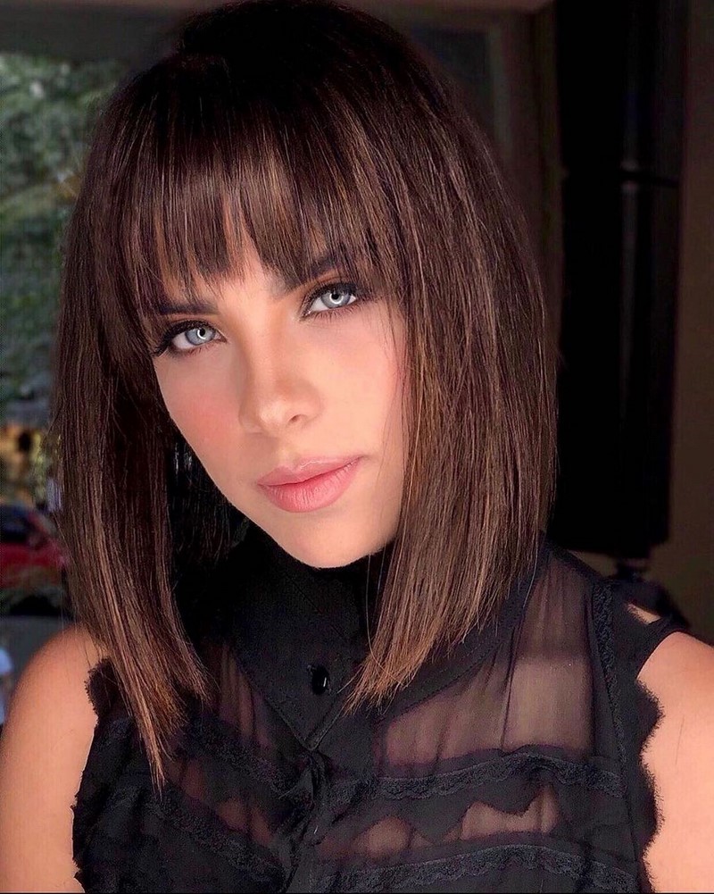 Самые модные челки 2026: фото стрижек с челкой