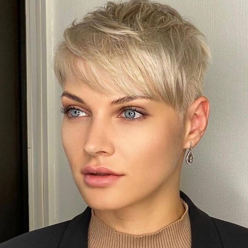 Самые модные челки 2026: фото стрижек с челкой