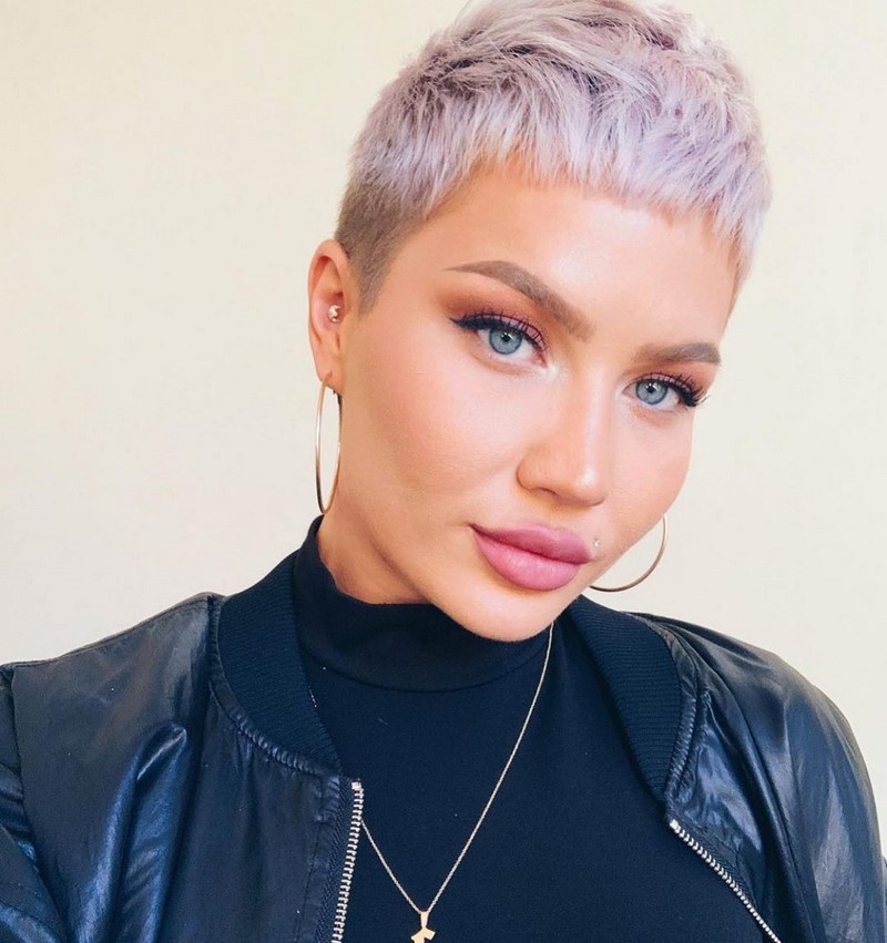 Самые модные челки 2026: фото стрижек с челкой