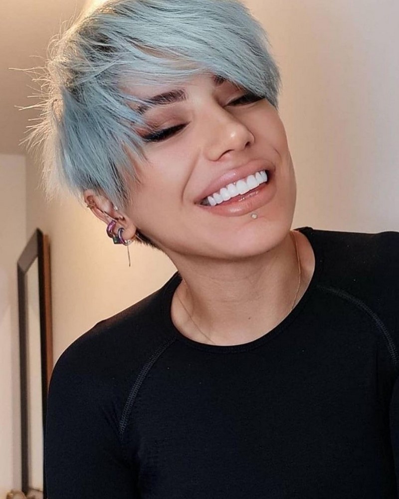 Самые модные челки 2026: фото стрижек с челкой