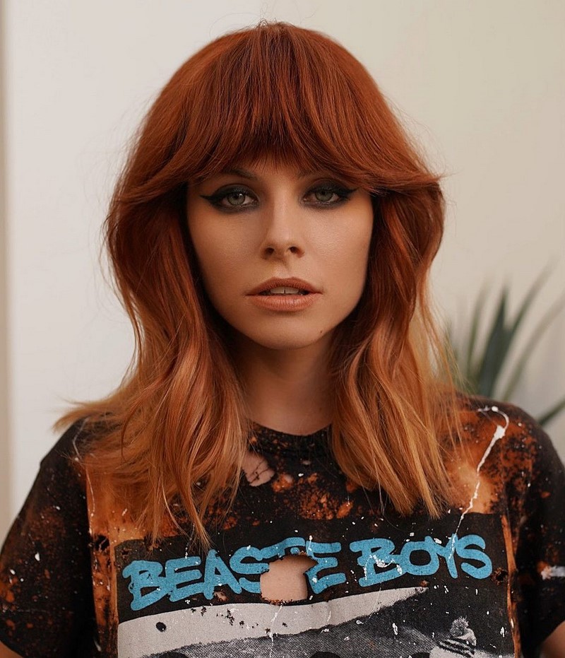 Самые модные челки 2026: фото стрижек с челкой