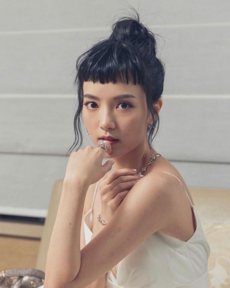 Самые модные челки 2026: фото стрижек с челкой