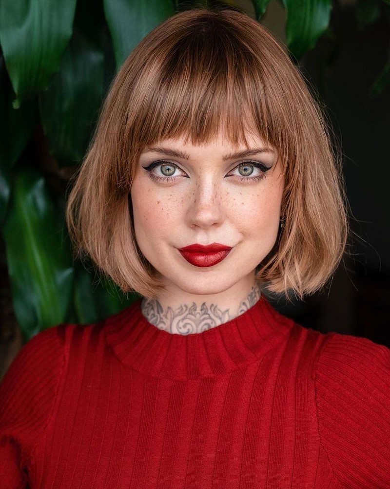 Самые модные челки 2026: фото стрижек с челкой