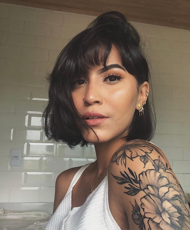 Самые модные челки 2026: фото стрижек с челкой