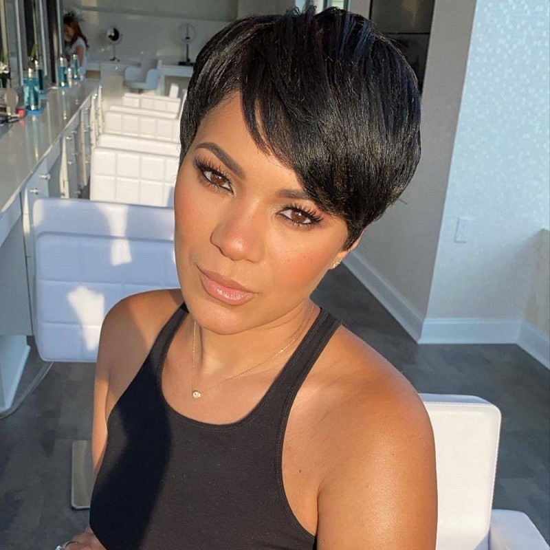 Самые модные челки 2026: фото стрижек с челкой