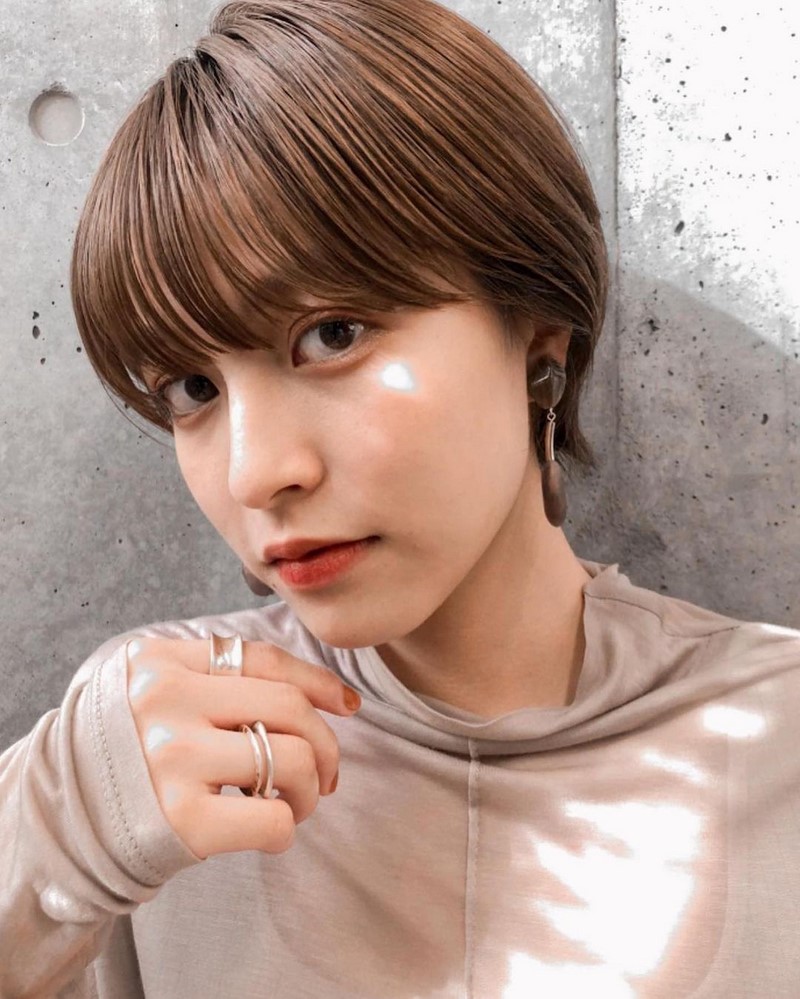 Самые модные челки 2026: фото стрижек с челкой