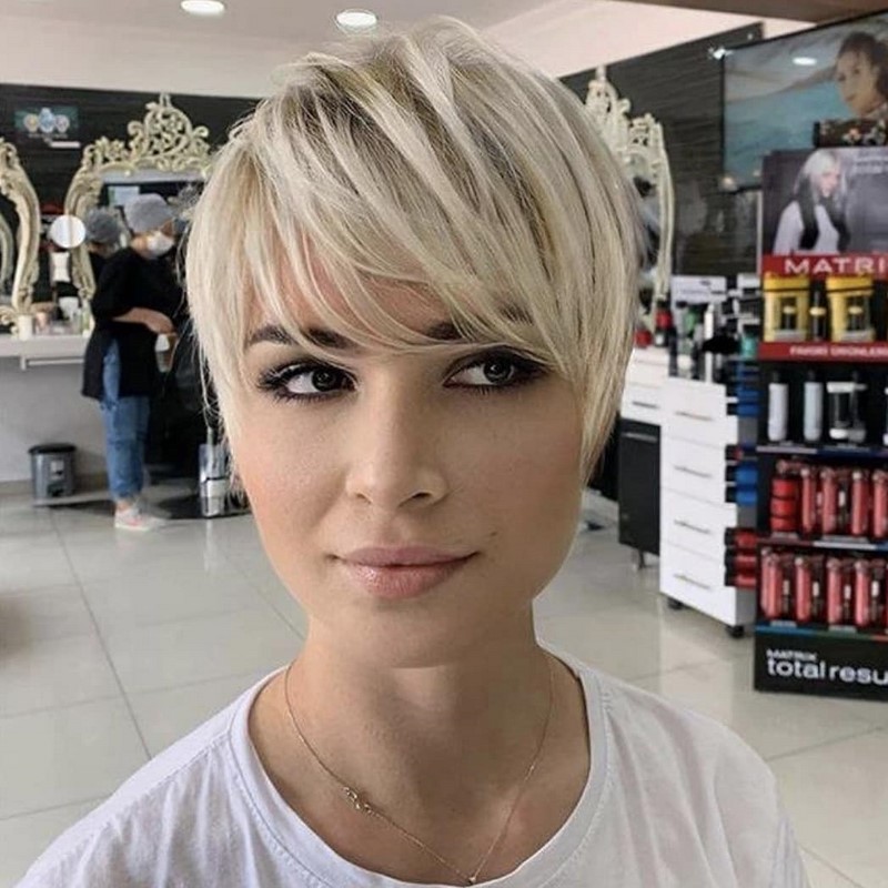 Самые модные челки 2026: фото стрижек с челкой