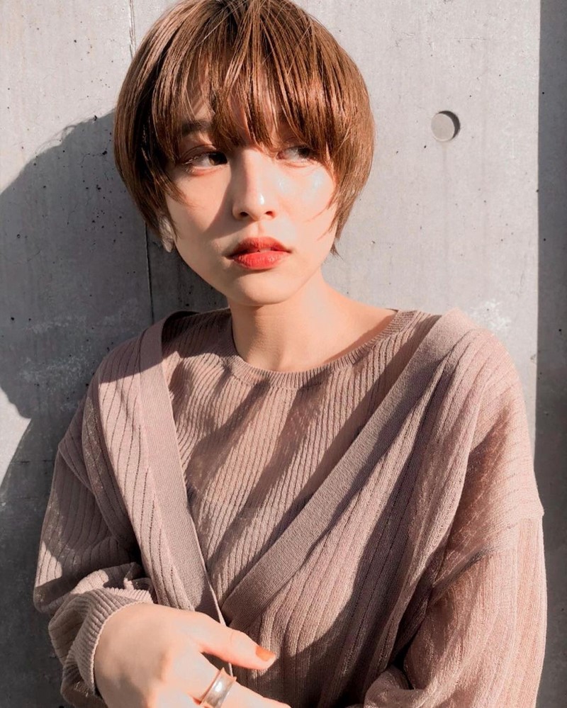 Самые модные челки 2026: фото стрижек с челкой