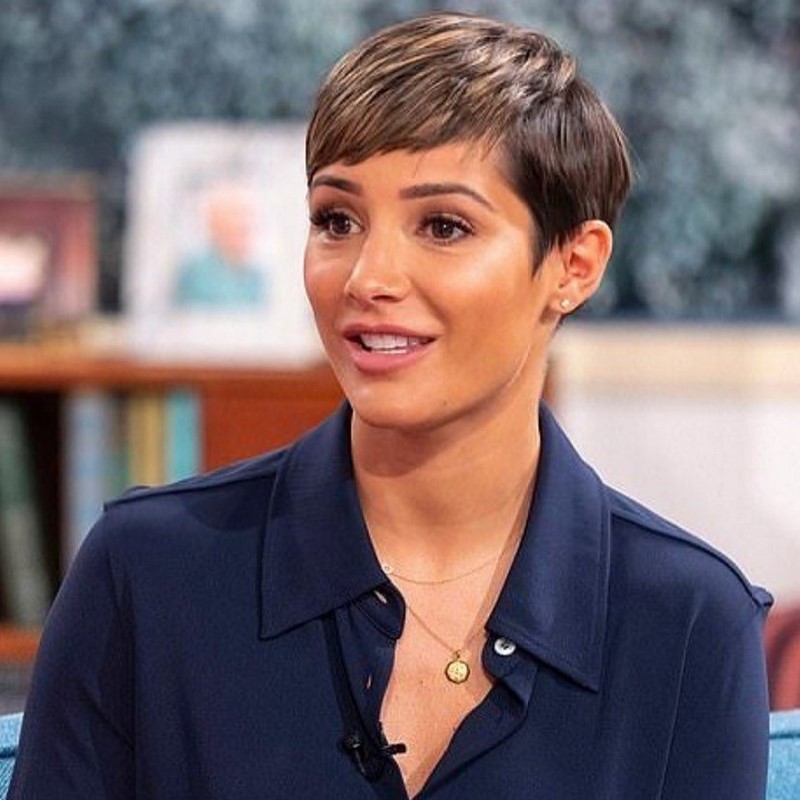 Самые модные челки 2026: фото стрижек с челкой