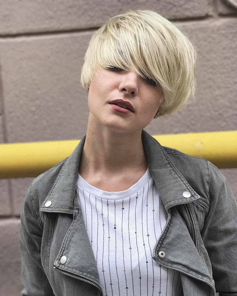 Самые модные челки 2026: фото стрижек с челкой