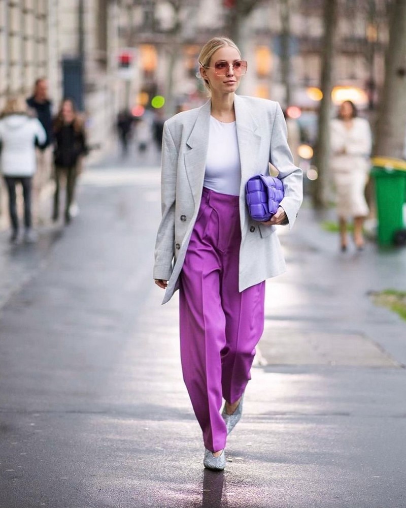 Изумительные брюки весна-лето 2026: топ-10 трендов, новые и свежие образы с брюками