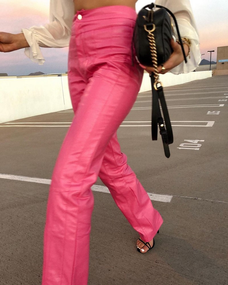 Изумительные брюки весна-лето 2026: топ-10 трендов, новые и свежие образы с брюками