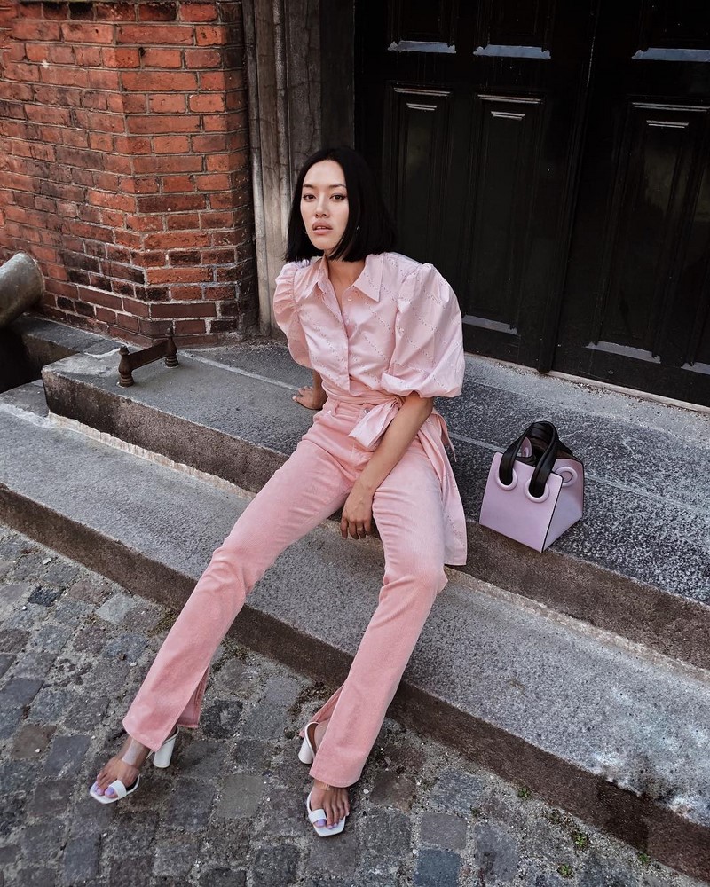 Изумительные брюки весна-лето 2026: топ-10 трендов, новые и свежие образы с брюками