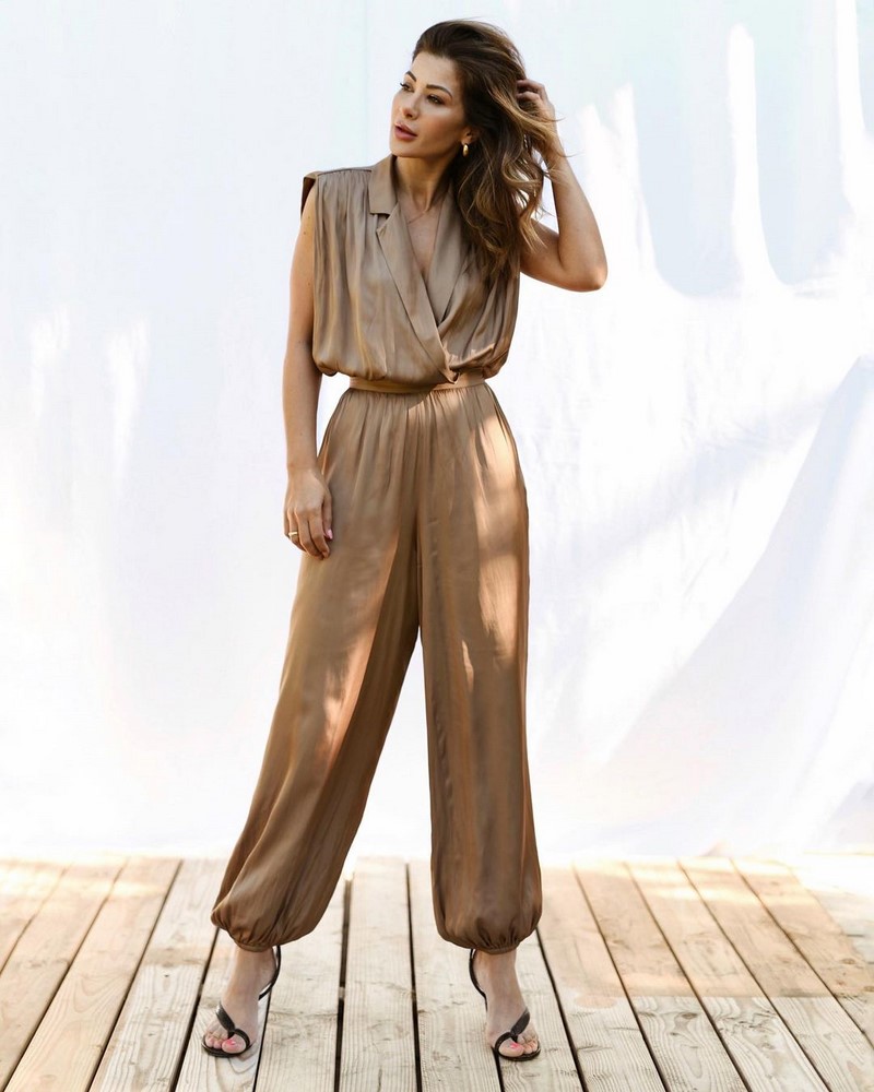 Изумительные брюки весна-лето 2026: топ-10 трендов, новые и свежие образы с брюками