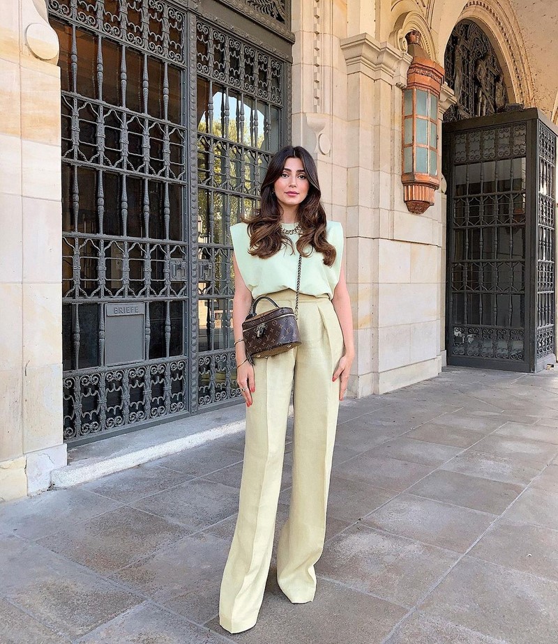 Изумительные брюки весна-лето 2026: топ-10 трендов, новые и свежие образы с брюками