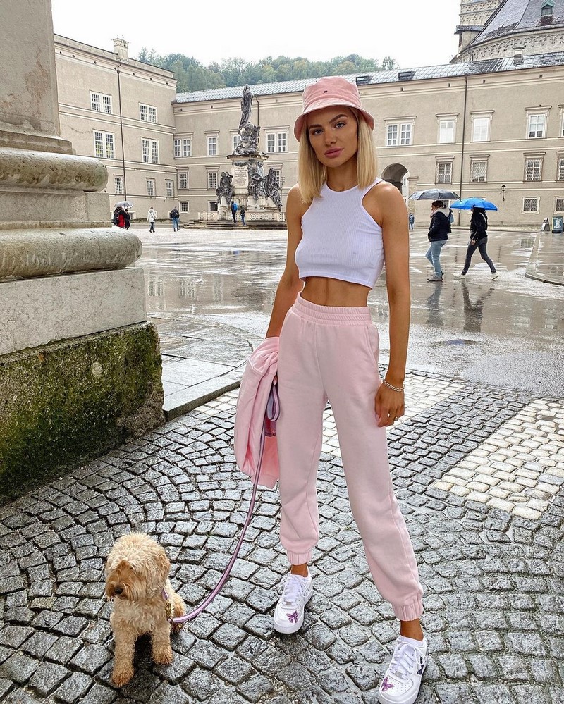 Изумительные брюки весна-лето 2026: топ-10 трендов, новые и свежие образы с брюками