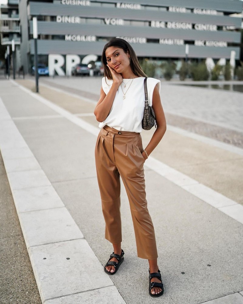 Изумительные брюки весна-лето 2026: топ-10 трендов, новые и свежие образы с брюками