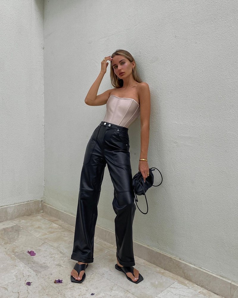 Изумительные брюки весна-лето 2026: топ-10 трендов, новые и свежие образы с брюками