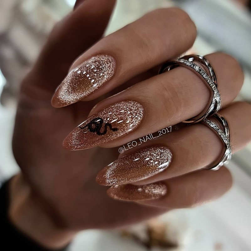 Трендовый маникюр «кошачий глаз» 2026: идеи дизайна ногтей