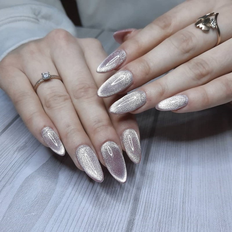 Трендовый маникюр «кошачий глаз» 2026: идеи дизайна ногтей