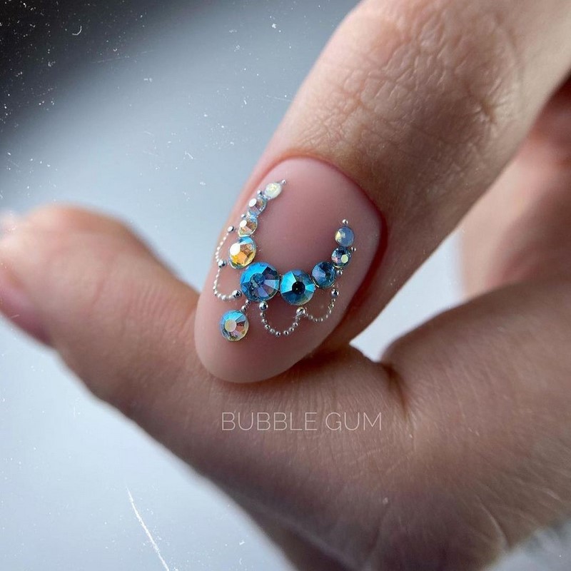 Модный маникюр весна 2026 — тренды, идеи, новинки на фото