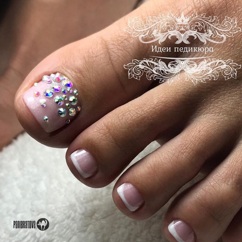 Модный педикюр 2026: дизайны и тенденции — фото