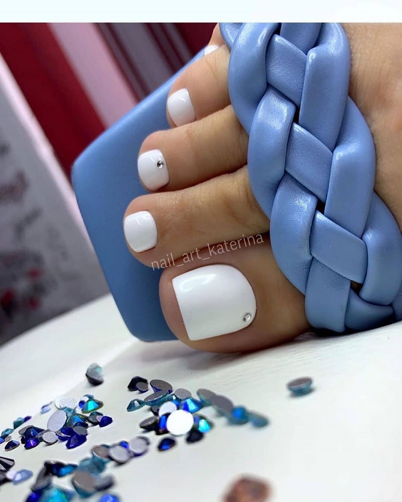 Модный педикюр 2026: дизайны и тенденции — фото