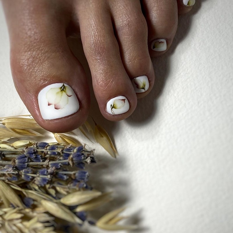 Модный педикюр 2026: дизайны и тенденции — фото