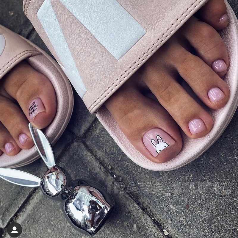 Модный педикюр 2026: дизайны и тенденции — фото