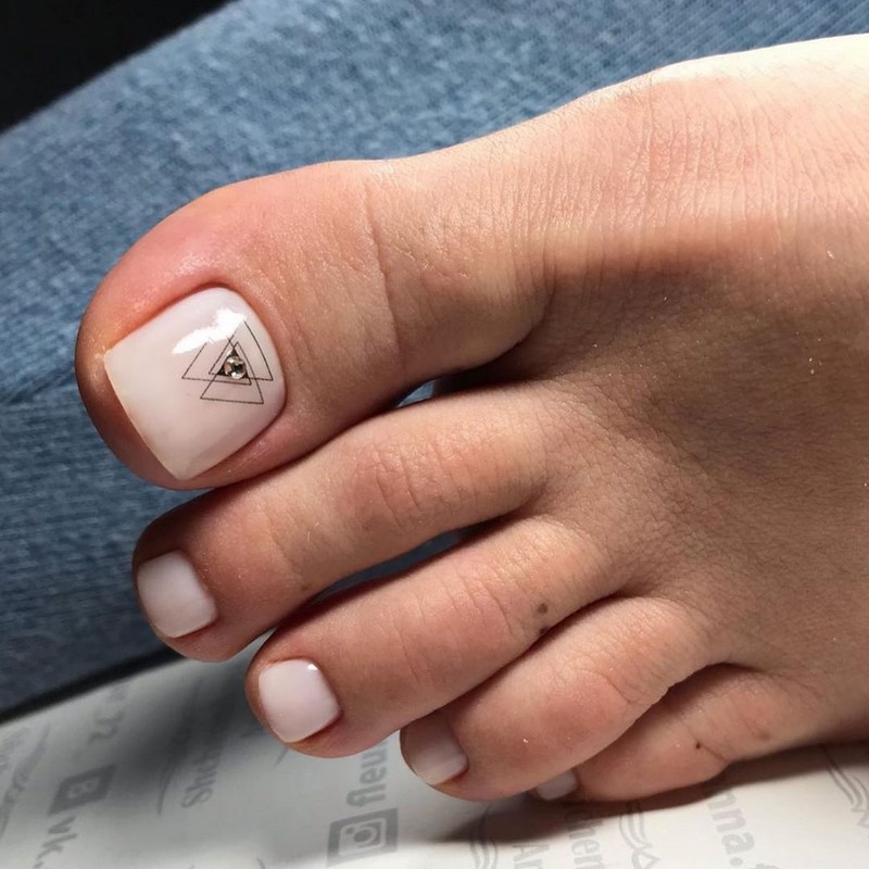 Модный педикюр 2026: дизайны и тенденции — фото