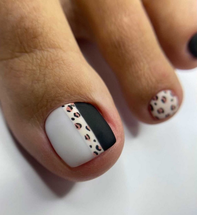 Модный педикюр 2026: дизайны и тенденции — фото