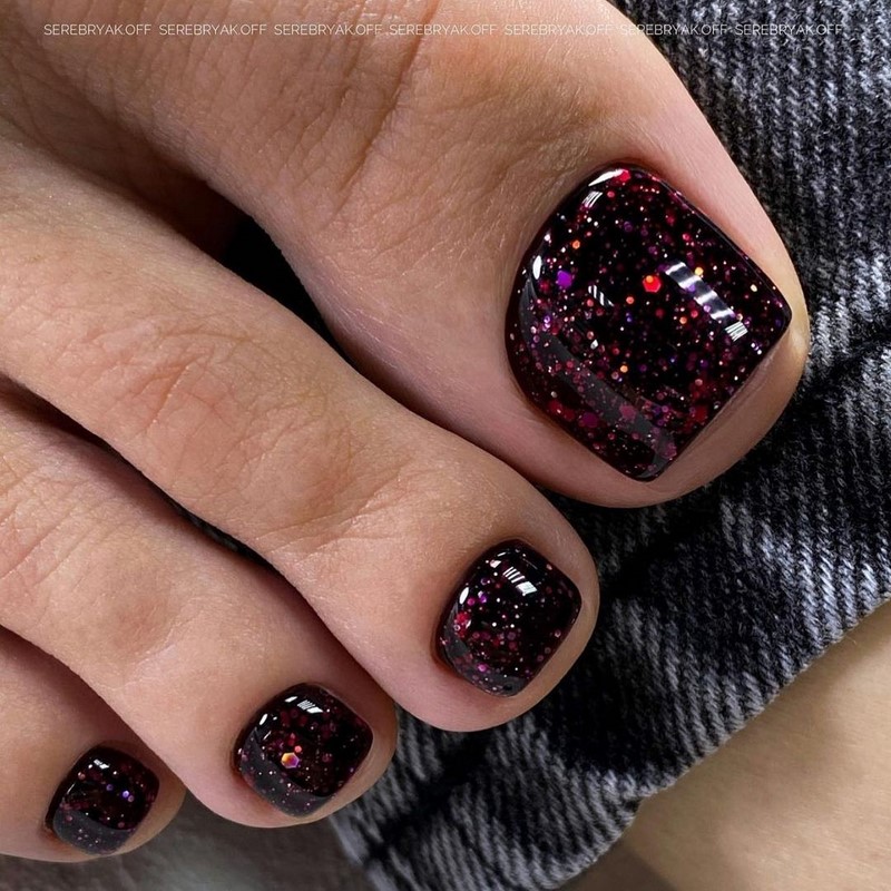 Модный педикюр 2026: дизайны и тенденции — фото