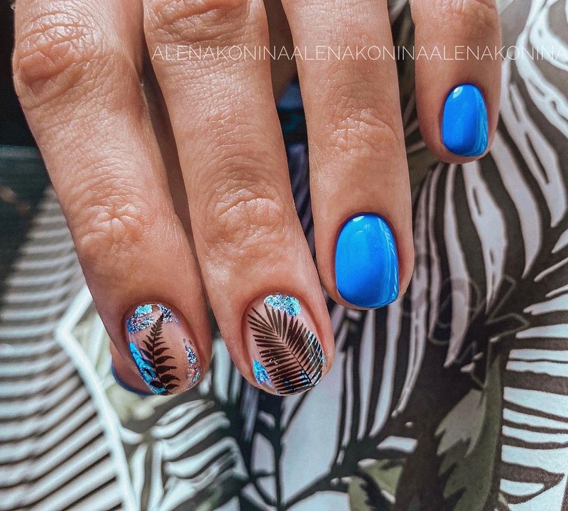 Стильный синий маникюр 2026: идеи, новинки, тенденции