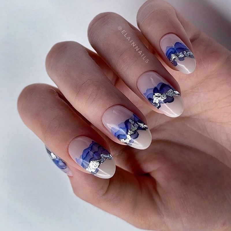 Стильный синий маникюр 2026: идеи, новинки, тенденции