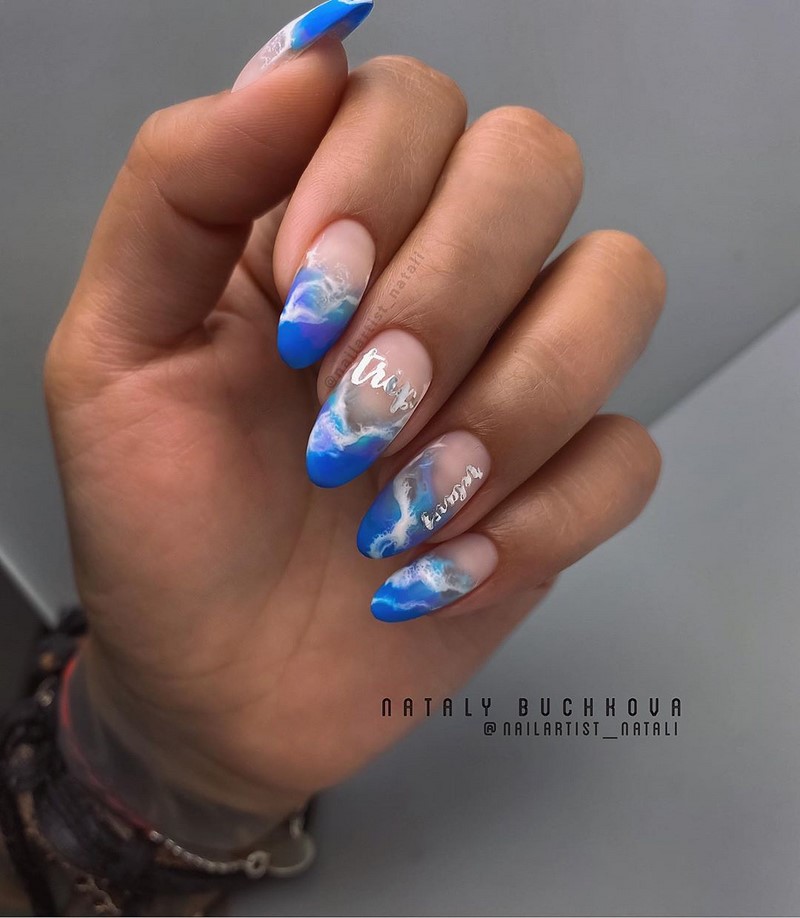 Стильный синий маникюр 2026: идеи, новинки, тенденции