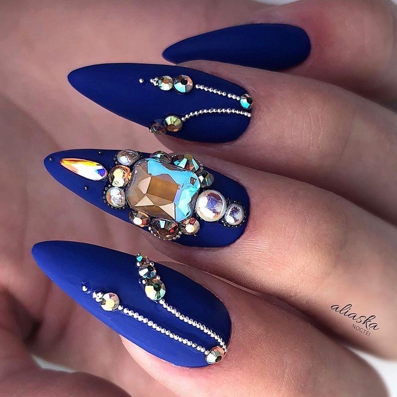 Стильный синий маникюр 2026: идеи, новинки, тенденции