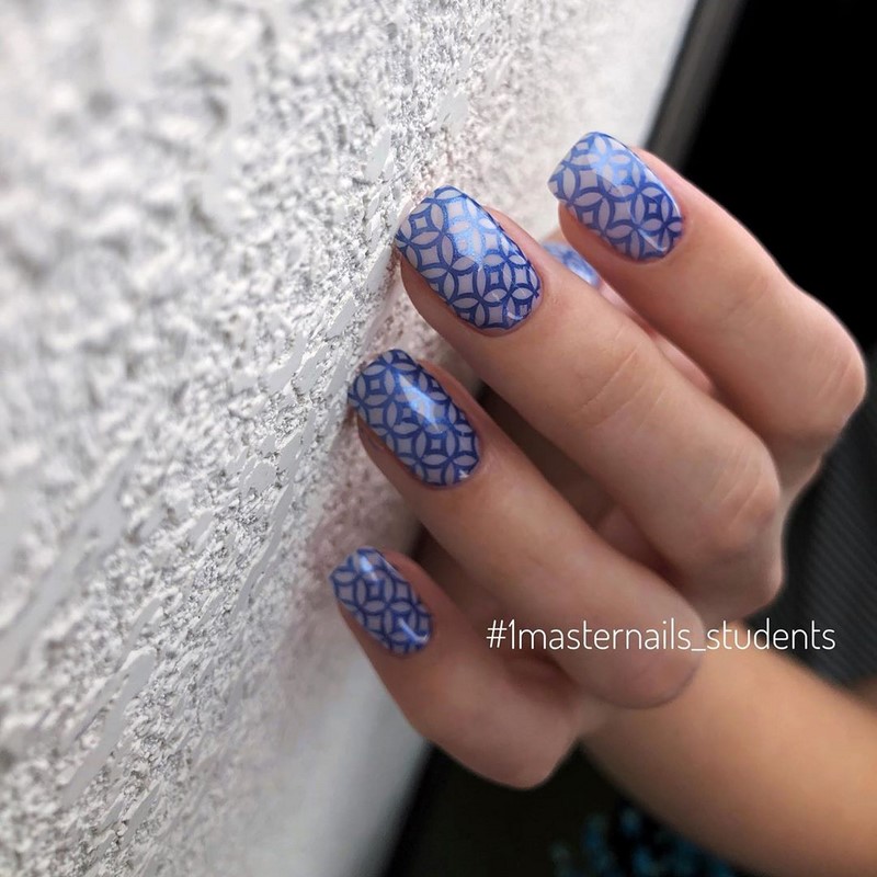 Стильный синий маникюр 2026: идеи, новинки, тенденции