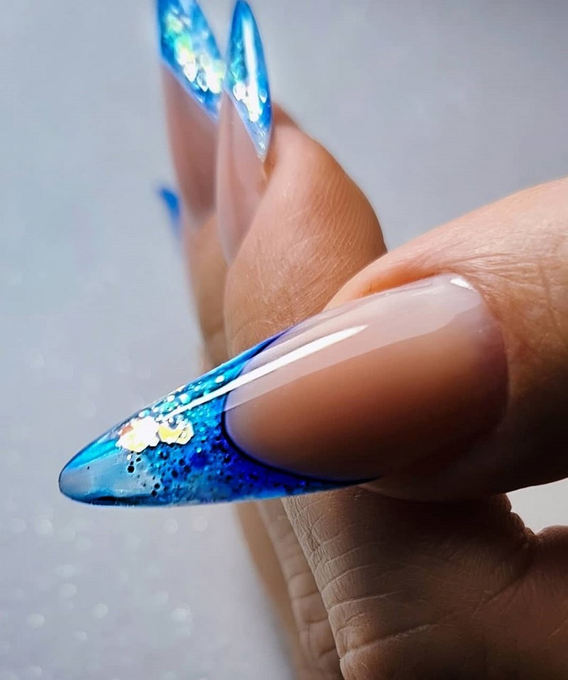 Стильный синий маникюр 2026: идеи, новинки, тенденции