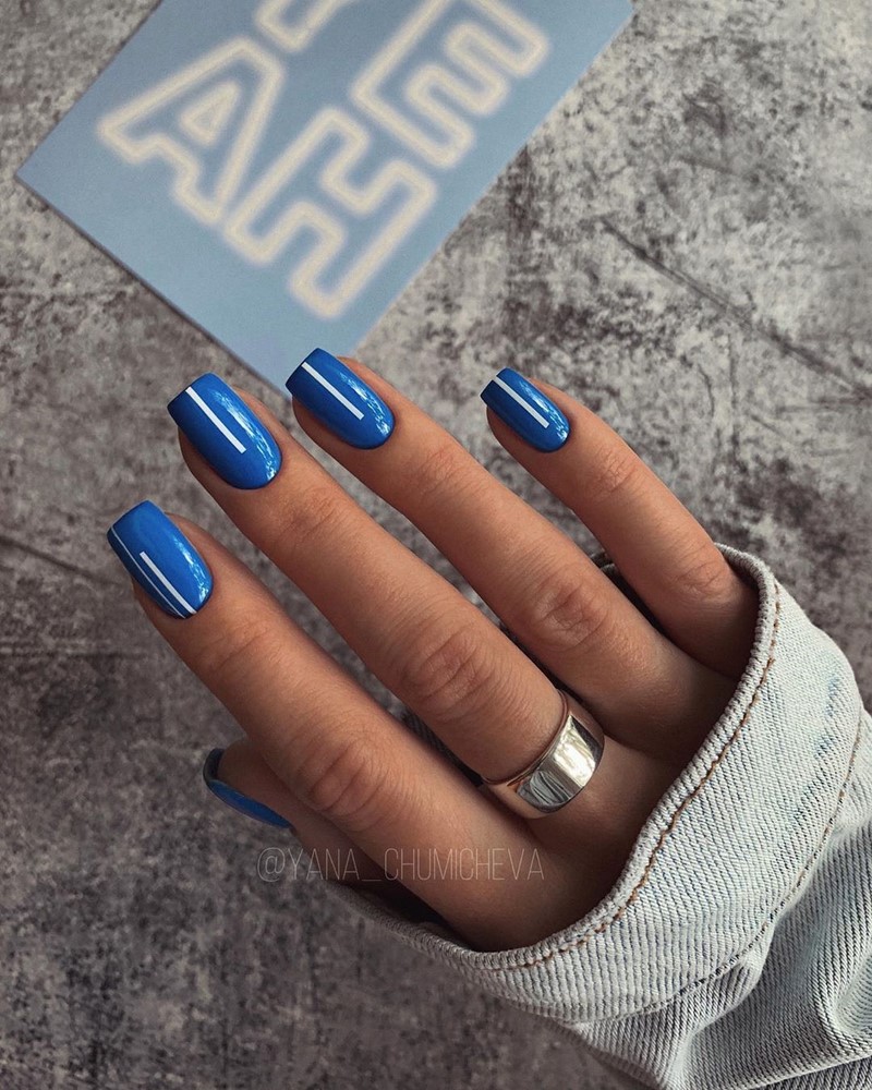 Стильный синий маникюр 2026: идеи, новинки, тенденции