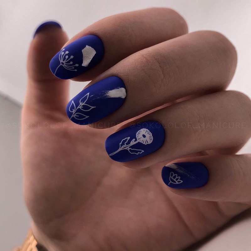 Стильный синий маникюр 2026: идеи, новинки, тенденции